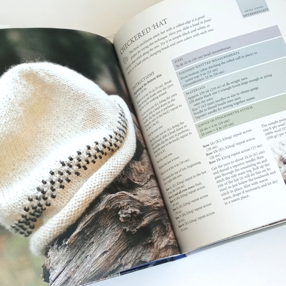 Knitting With Beads: 30 Beautiful Sweaters Scarves Hats & Gloves Hardback Book - Picture 6 of 16